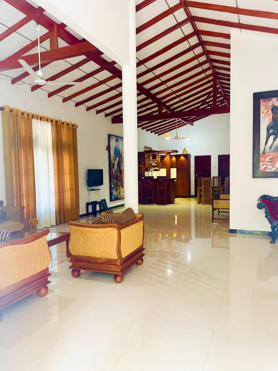 White Horse Hotel Hikkaduwa Exterior photo